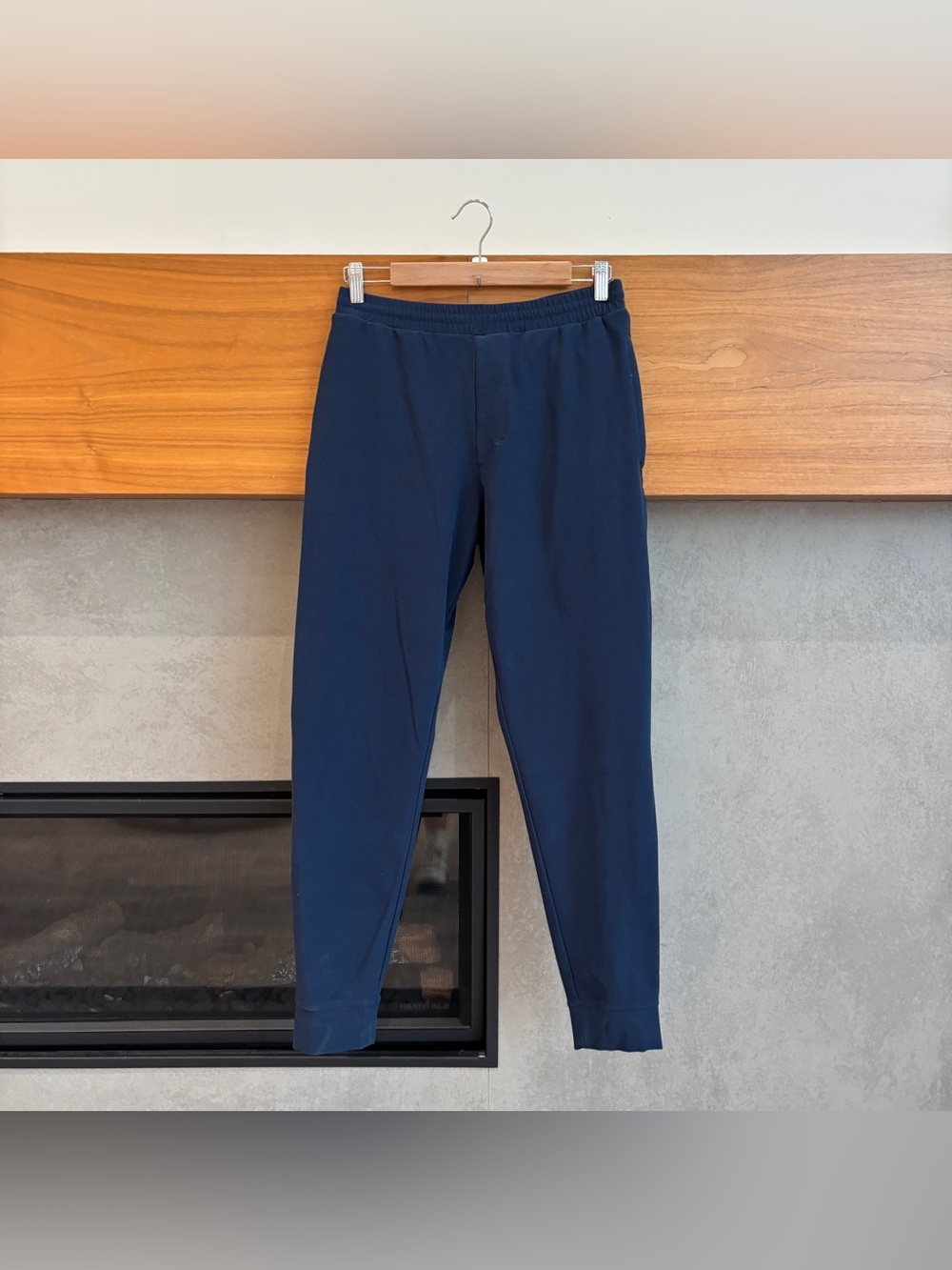 Alo Yoga Men’s Joggers, Size S